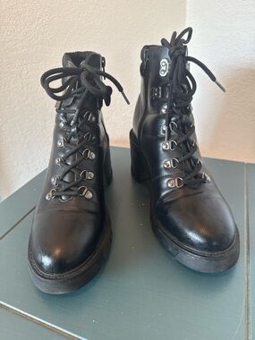 BCBGeneration Black Combat Boots Lug Sole Lace Up Ankle Boots Women’s 8.5/39